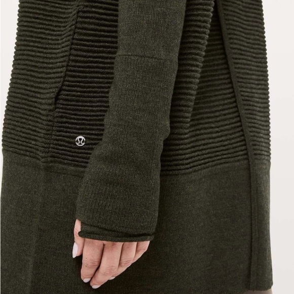 Lululemon Women's Sit In Lotus Wrap - Merino Wool - Heathered Dark Olive Green - Picture 4 of 11